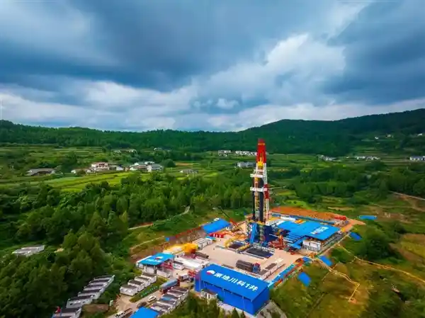 钻透23层地壳！中国‘超级工程’突破10000米深地极限