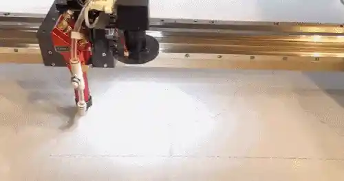 内裤崩塌现场曝光！裙下神秘布料竟是胶水粘合？