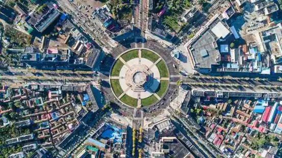 八卦城现世 喀拉峻惊艳亮相《300秒看家乡》