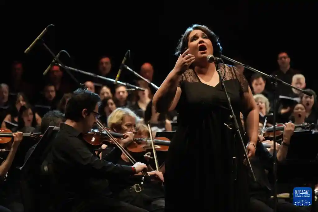 百年交响再续辉煌——阿根廷科隆剧院管弦乐团与合唱团庆典音乐会盛大举行