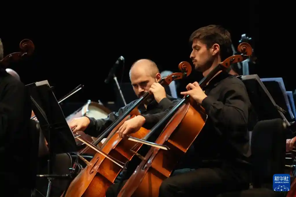 百年交响再续辉煌——阿根廷科隆剧院管弦乐团与合唱团庆典音乐会盛大举行