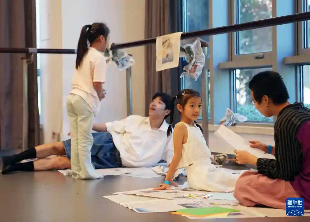 2025青年舞动未来：上海开启舞蹈双年展新纪元