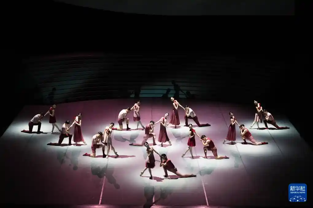 原创芭蕾《鹊之桥》首演：传统神话邂逅现代舞韵