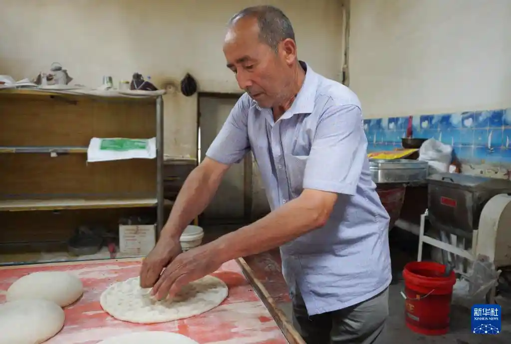 天山脚下七十载奋进路 馕香四溢焕新颜