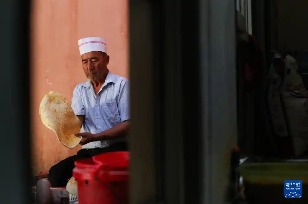 天山脚下七十载奋进路 馕香四溢焕新颜