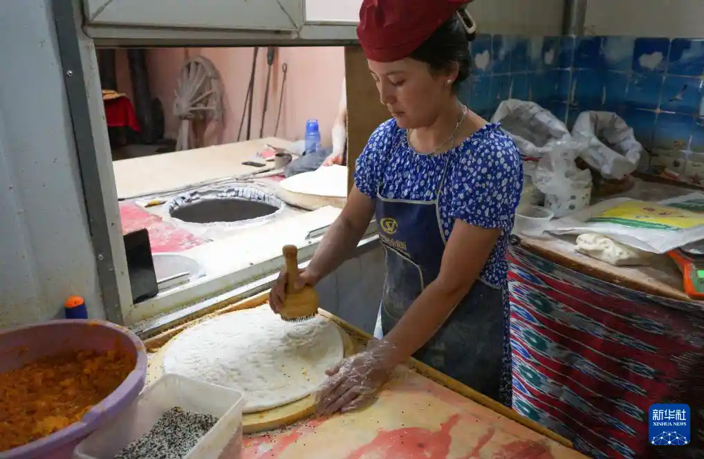 天山脚下七十载奋进路 馕香四溢焕新颜