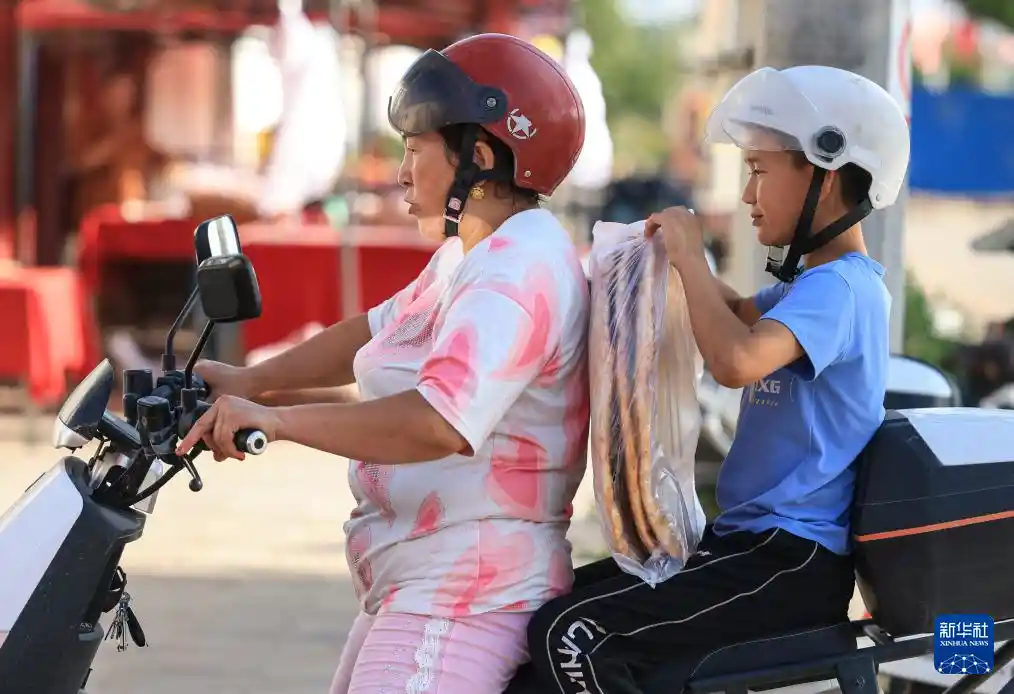 天山脚下七十载奋进路 馕香四溢焕新颜