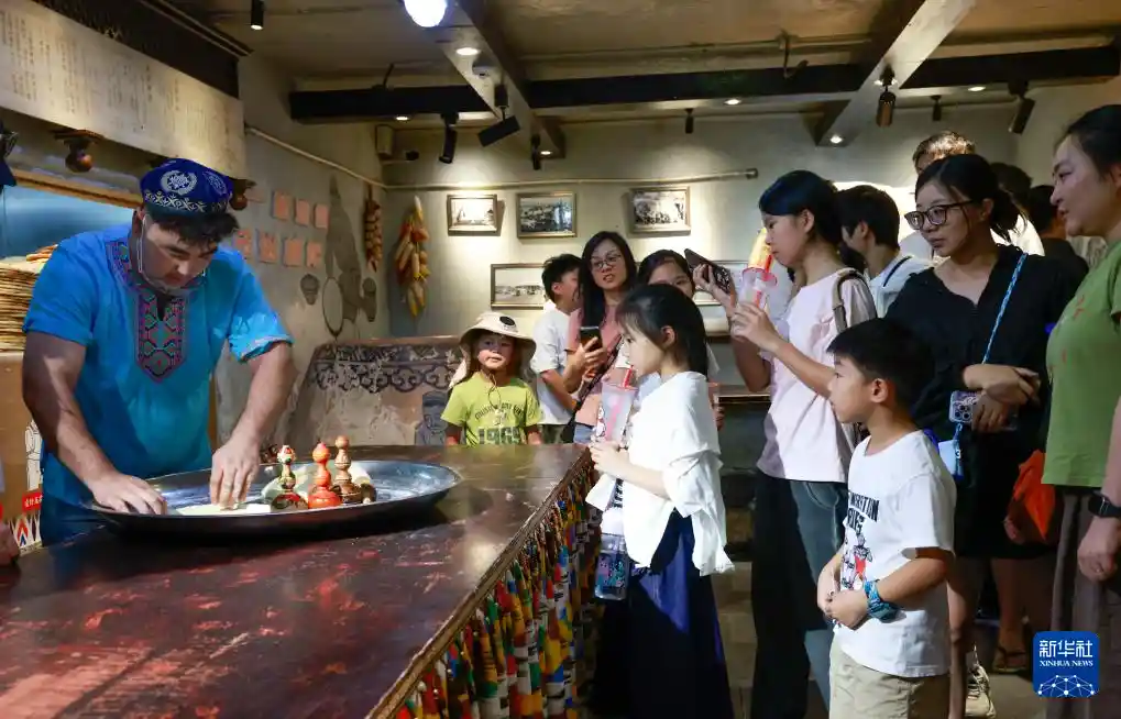 天山脚下七十载奋进路 馕香四溢焕新颜