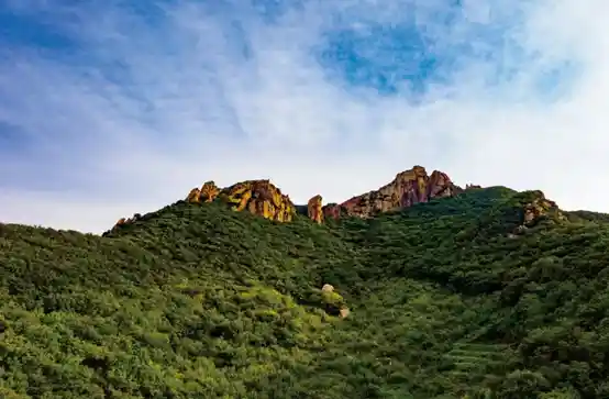 千山区惊艳亮相《300秒看家乡》：钢铁记忆邂逅山水新篇