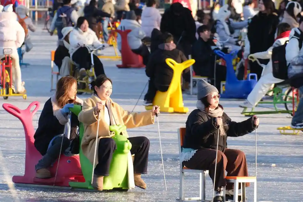 冰爽什刹海:北京解锁冬日新玩法