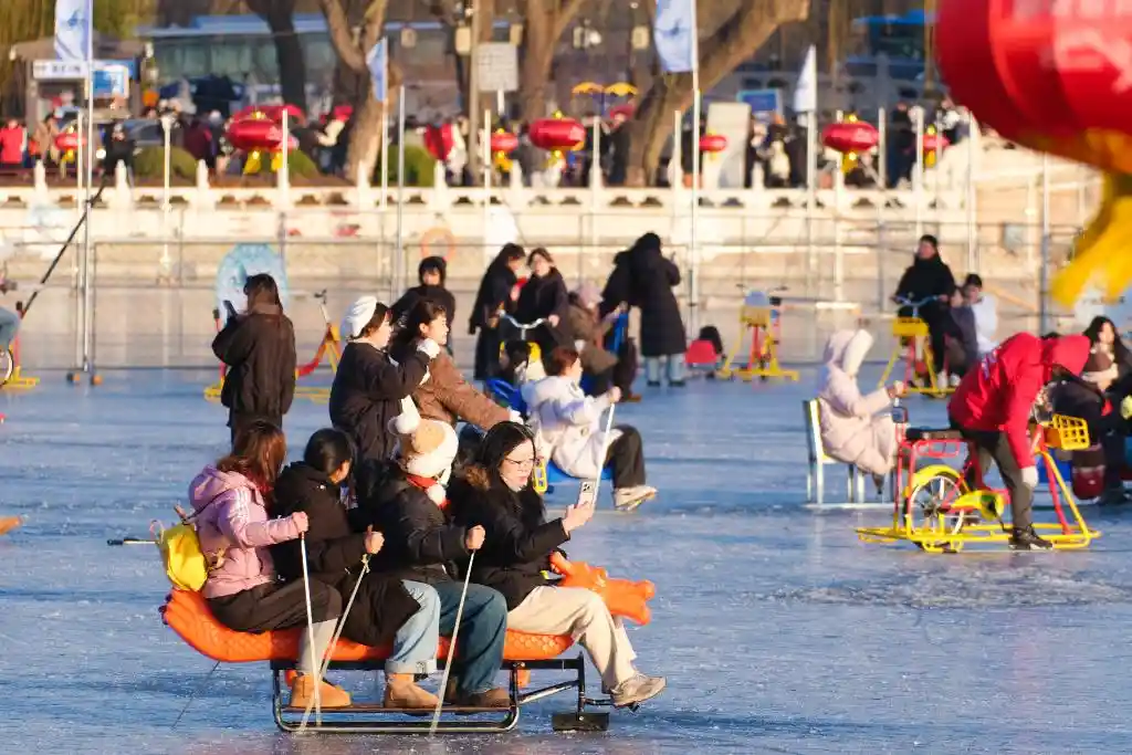 冰爽什刹海:北京解锁冬日新玩法