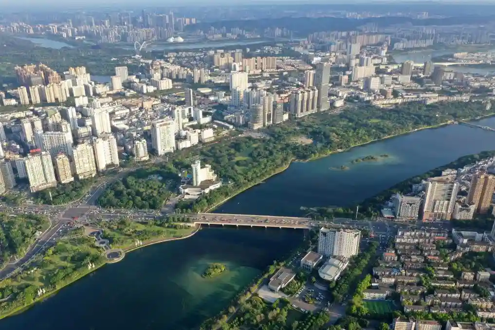 四季如春，这座城人间四月天全年绽放