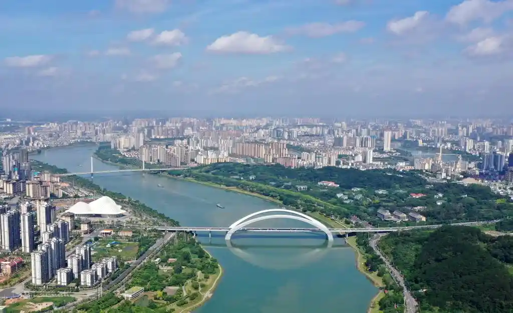 四季如春，这座城人间四月天全年绽放