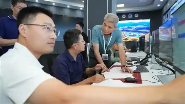 中国光之巨擘HEPS横空出世!亮度突破世界极限,9个月蓄力一束光耀全球