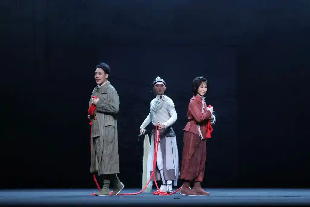 《戏曲现代戏的突围之路:从〈远去的白马〉看守正与创新》