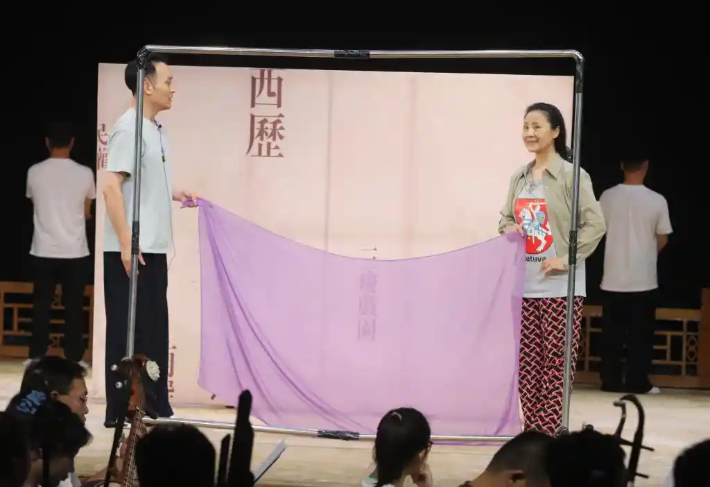 《戏曲现代戏的突围之路:从〈远去的白马〉看守正与创新》