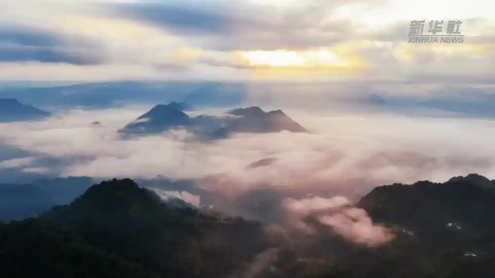 盐津云海破晓出山！千峰泼墨万顷流银，日出奇观刷爆全网