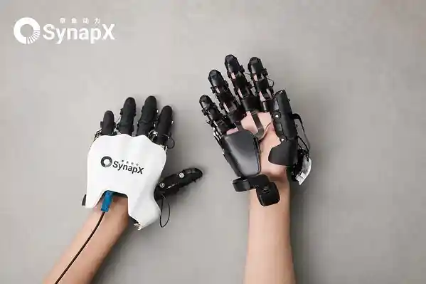 章鱼动力OctoSense:肌电大模型实现千人适配,外骨骼手套引领人机协同新纪元